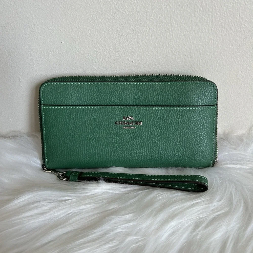 Coach Accordion Zip Green Pebbled Leather Wristlet‎ Wallet Excellent